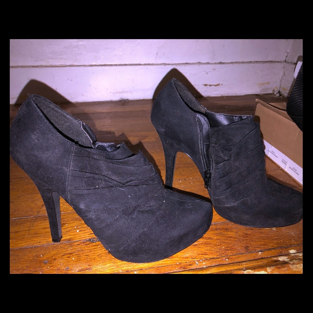 GUESS high heeled booties